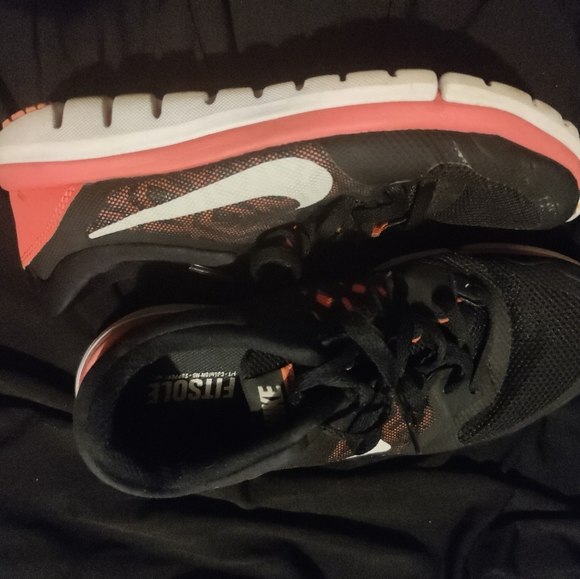 Orange blk and white nikes - Picture 3 of 3